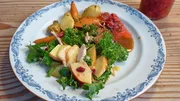 Zu Tisch F&auml;r&ouml;er Inseln &ndash; D&auml;nemark Lammkeule mit Salat und Rhabarberchutney