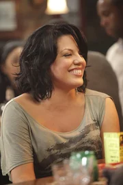 Versucht ihren Liebeskummer auf ihre eigene Art zu bek&auml;mpfen: Callie (Sara Ramirez) ...