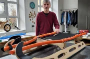 Modellbaumeister Thomas Egger fertigt Sportrodel in seiner Werkstatt. Einige seiner Schlitten waren bereits bei Sportrodel-Meisterschaften am Start.
