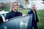Bei der Verfolgung eines verd&auml;chtigem LKWs landen Vicky (Pia Stutzenstein) und Semir (Erdogan Atalay) in einer Wiese. Doch das ist noch lange nicht das Ende der Verfolgunsjagd.