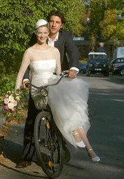 09.05) um 10:30 Uhr im Ersten. Niklas (Gregor T&ouml;rzs) muss seine Braut Nina (Suzan Anbeh) mit dem Fahrrad zum Traualtar fahren.