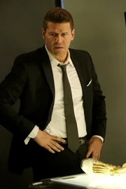 David Boreanaz in der "The Monster In The Closet"-Episode von BONES. David Boreanaz in der "The Monster In The Closet"-Episode von BONES.