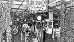 Schon 1970 feierte das Werk ein Produktionsjubil&auml;um: Das zehntausendste Motorrad der 5er-Baureihe lief in diesem Jahr vom Band.