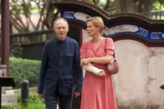 Im chinesischen Kanton lernt Brigitta Roslin (Suzanne von Borsody) Professor Lund (Joachim Bi&szlig;meier) kennen, einen schwedischen Sinnologen.