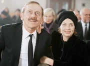 PFARRER BRAUN: Stecken Dr. Teusch (Tilo Pr&uuml;ckner) und Maria Halmer (Teresa Harder) unter einer Decke?