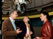 Der Astronom Robert von Reichenbach (Peter Sattmann) wei&szlig; noch nicht, ob sein Herz f&uuml;r die attraktive Bankerin Monika (Sonja Kirchberger) oder f&uuml;r die Astrologin Lena (Anica Dobra) schl&auml;gt.