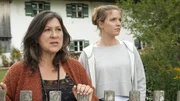 Lena Lorenz (Patricia Aulitzky, r.) und ihre Mutter Eva (Eva Mattes) liegen sich oft in den Haaren. Die Zukunft des Bauernhofes steht auf dem Spiel.