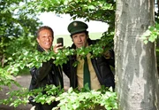 Franz Hubert (Christian Tramitz, l.) und Johannes Staller (Helmfried von L&uuml;ttichau, r.) bei "verdeckten" Ermittlungen.