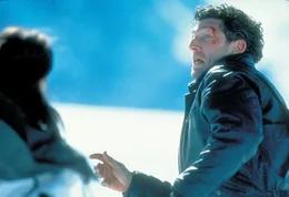 Max Kerkerian (Vincent Cassel, r.)