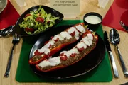 Leibgericht: Gef&uuml;llte Paprika mit Joghurtsauce und gemischtem Salat von Philip Hackl