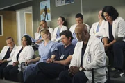Das Team des Seattle Grace wird mit seiner eigenen, traumatischen Vergangenheit konfrontiert, als die Opfer eines Amoklaufs eingeliefert werden.