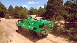 Ein Sonderwagen 4 der Bundespolizei im Gel&auml;ndeeinsatz.