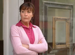 Nur langsam findet die Menschenfeindin Eva (Thekla Carola Wied) in ein fr&ouml;hliches Leben zur&uuml;ck.