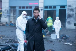 Dylan McDermott (Sam Parker).
