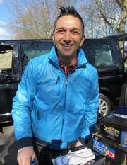 Mauro Corradino merkt schnell, dass Klaus nicht der alleinige Sammler in der Familie ist &ndash; auch Yvonne hortet gern. Mauro muss gegen zwei Tr&ouml;dler ank&auml;mpfen und hat es damit doppelt schwer. Wird der Tr&ouml;delprofi die beiden von ihrer Sucht befreien k&ouml;nnen?