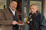 Alois und Gerstl im Schlagabtausch wegen Yvonnes Kuchen. Von links: Alois Preissinger (Erich Hallhuber) und Michael Gerstl (Gerd Lohmeyer).