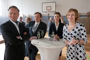 v.li.: Bankdirektor Passlick (Hubertus Hartmann), Bankier Schierling (Rainer Will), Alex (Ina Paule Klink), Christa Sieland (Kirsten Block)
