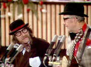 Das Colonia-Duett geh&ouml;rte seit 1974 zu den Spitzenkr&auml;ften des K&ouml;lner Karnevals. Wenn Hans S&uuml;per (links) und Hans Zimmermann die B&uuml;hne betraten, waren die Zuschauer gespannt, welche Sp&auml;&szlig;e die beiden bringen w&uuml;rden. Nie war ein Auftritt wie der andere.