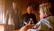 Zwei seltsame Gro&szlig;stadtkollegen: Die LKA-Beamten Philipp Benedikt (Johannes Krisch) und Tobias Gottschalk (Stephan Grossmann, l.) tauchen bei Frank Koops (Aljoscha Stadelmann) in St. Andreasberg auf.