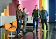 In der Werbeagentur von H&auml;berle und Pfleiderer (Matze Weinmann, 2.v.r. und Don Svezia, rechts) sind Sebastian Bootz (Felix Klare, li.) und Thorsten Lannert (Richy M&uuml;ller) erst mal beeindruckt, bevor sie zu den eigentlichen Fragen kommen.
