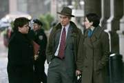 (l-r) S. Epatha Merkerson als Lt. Anita Van Buren, Sam Waterston als Exectutive Assistant District Attorney Jack McCoy, Alana De La Garza als Connie Rubriosa