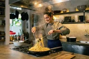 Lucie zeigt, wie frische Tr&uuml;ffel-Pasta gelingt.