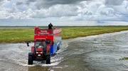 Die dänischen Wattenmeerinseln Rømø, Fanø und Mandø Auf die Insel Mandø kommt man nur mit dem Traktorbus – im Takt der Tiden. Die dänischen Wattenmeerinseln Rømø, Fanø und Mandø Auf die Insel Mandø kommt man nur mit dem Traktorbus – im Takt der Tiden.