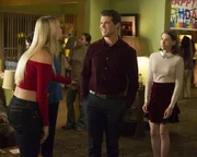 L-R:Nicole Norwood (Carson Fagerbakke), Sean Donahue (Beau Wirick) und Sue Heck (Eden Sher) L-R:Nicole Norwood (Carson Fagerbakke), Sean Donahue (Beau Wirick) und Sue Heck (Eden Sher)