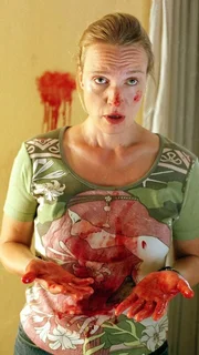 Als Nancy, die sich selbst verletzt hat, aus der Zelle fl&uuml;chtet, wird Simone (Susanne Schlenzig) klar, wie das aussehen muss - mit Nancys Blut an den H&auml;nden. Ist ihr Antrag auf Versetzung damit erledigt?