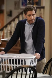 Drew Dunbar (Thomas Middleditch)