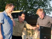 Erik Bard (m.), Travis Taylor (r.)