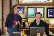 Amy Farrah Fowler (Mayim Bialik, l.); Sheldon Cooper (Jim Parsons, r.)