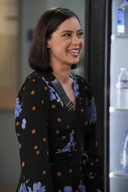 Adriana (Rosa Salazar)