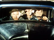 Sam (Will Geer, l.), John-Boy (Richard Thomas, M.) und John Walton (Ralph Waite, r.) machen sich auf die Suche nach Olivia, Jim-Bob und Elizabeth ... Sam (Will Geer, l.), John-Boy (Richard Thomas, M.) und John Walton (Ralph Waite, r.) machen sich auf die Suche nach Olivia, Jim-Bob und Elizabeth ...