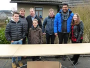 S&uuml;kr&uuml; Pehlian (2.v.r.) hat mit Familie Reinhardt auf dem Flohmarkt fast alles verkauft