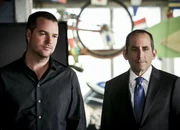 G. Callen (Chris O'Donnell, l.); John Rogers (Peter Jacobson) G. Callen (Chris O'Donnell, l.); John Rogers (Peter Jacobson)