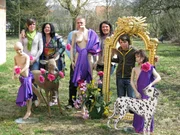 Jahrelang hat Bettina ausgefallene Dekoration gesammelt, doch jetzt m&uuml;ssen die Fundst&uuml;cke neuen Pl&auml;nen weichen. Tr&ouml;delprofi Otto Schulte stellt sich einer bunten Herausforderung und findet dabei sogar zwei ganz besondere Sch&auml;tze.