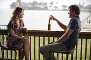 Jim (Matt Passmore) kann die Krankenschwester Callie (Kiele Sanchez) zur Mithilfe bei seinen Ermittlungen überreden. Jim (Matt Passmore) kann die Krankenschwester Callie (Kiele Sanchez) zur Mithilfe bei seinen Ermittlungen überreden.