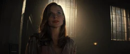 Mae (Rebecca Ferguson)