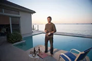Detective Jim Longworth (Matt Passmore) hat sich im sonnigen Florida in der Nähe der Everglades niedergelassen und will sich hier hauptsächlich um die Perfektionierung seines Golfspiels kümmern. Detective Jim Longworth (Matt Passmore) hat sich im sonnigen Florida in der Nähe der Everglades niedergelassen und will sich hier hauptsächlich um die Perfektionierung seines Golfspiels kümmern.