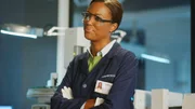 Die kompetente und attraktive Mia Dickerson (Aisha Tyler) wird Gregs Stellvertreterin f&uuml;r seinen Posten im Labor.