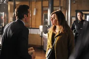 Kevin Ryan (Seamus Dever, l.) muss zugeben, dass er Siobhan O'Doul (Cara Buono, M.), die plötzlich im Revier auftaucht, noch aus seiner Zeit bei der Drogenfahndung kennt. Kevin Ryan (Seamus Dever, l.) muss zugeben, dass er Siobhan O'Doul (Cara Buono, M.), die plötzlich im Revier auftaucht, noch aus seiner Zeit bei der Drogenfahndung kennt.