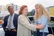 Elisabeth Schell (Hansi Jochmann, Mi.) k&uuml;mmert sich um ihre Tochter Natalie (Diana Amft), deren Baby vor einem Supermarkt entf&uuml;hrt wurde. Kommissar Kehler (Wolfgang Bathke) zweifelt jedoch an Natalies Geschichte.