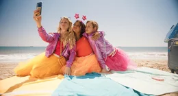 l-r: Anna (Teresa Rizos), Gina (Taneshia Abt), Jasmin (Luise Heyer)