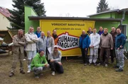 Das Team von "Zuhause im Glück" will helfen und das alte Haus so umgestalten, dass Peter und seine Familie die verbleibende gemeinsame Zeit genießen können. Das Team von "Zuhause im Glück" will helfen und das alte Haus so umgestalten, dass Peter und seine Familie die verbleibende gemeinsame Zeit genießen können.
