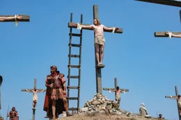 Jesus (Max Giermann, re.)
