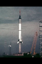 Am 21. Juli 1961 flog Gus Grissom als zweiter Mensch an Bord einer Mercury-Redstone-Rakete ins All. Der Flug dauerte 15 Minuten.