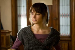 Bojana Novakovic als Emma Craven