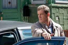 Als seine Tochter ermordet wird, stellt der Polizist Thomas Craven (Mel Gibson) auf eigene Faust Nachforschungen an.