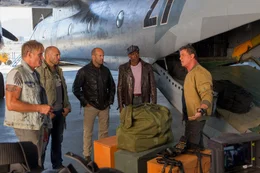 (v.l.n.r.) Gunner Jensen (Dolph Lundgren); Toll Road (Randy Couture); Lee Christmas (Jason Statham); Doc (Wesley Snipes); Barney Ross (Sylvester Stallone)